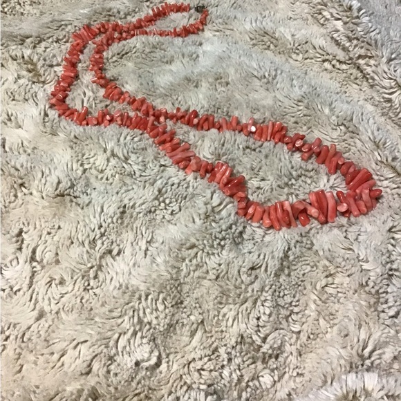 Vintage graduated twig authentic pink coral necklace - Picture 2 of 2